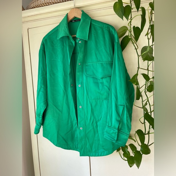 Kelly Green Zara Snap Blouse!!! - Picture 4 of 10